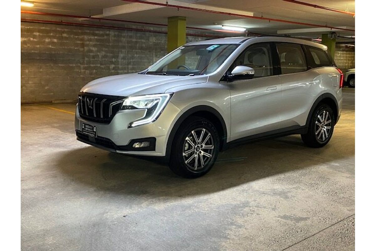 2023 Mahindra XUV700 AX7L
