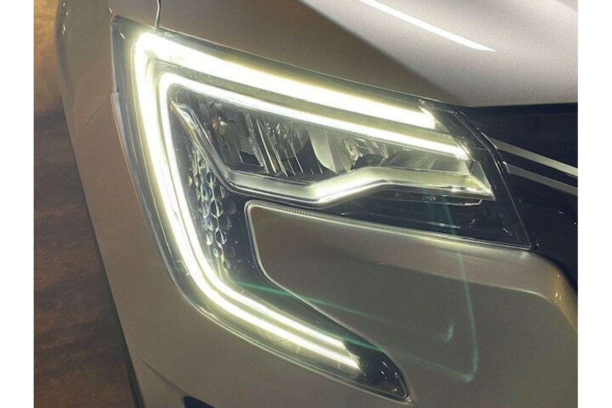 2023 Mahindra XUV700 AX7L