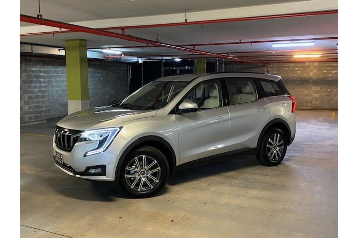 2023 Mahindra XUV700 AX7L