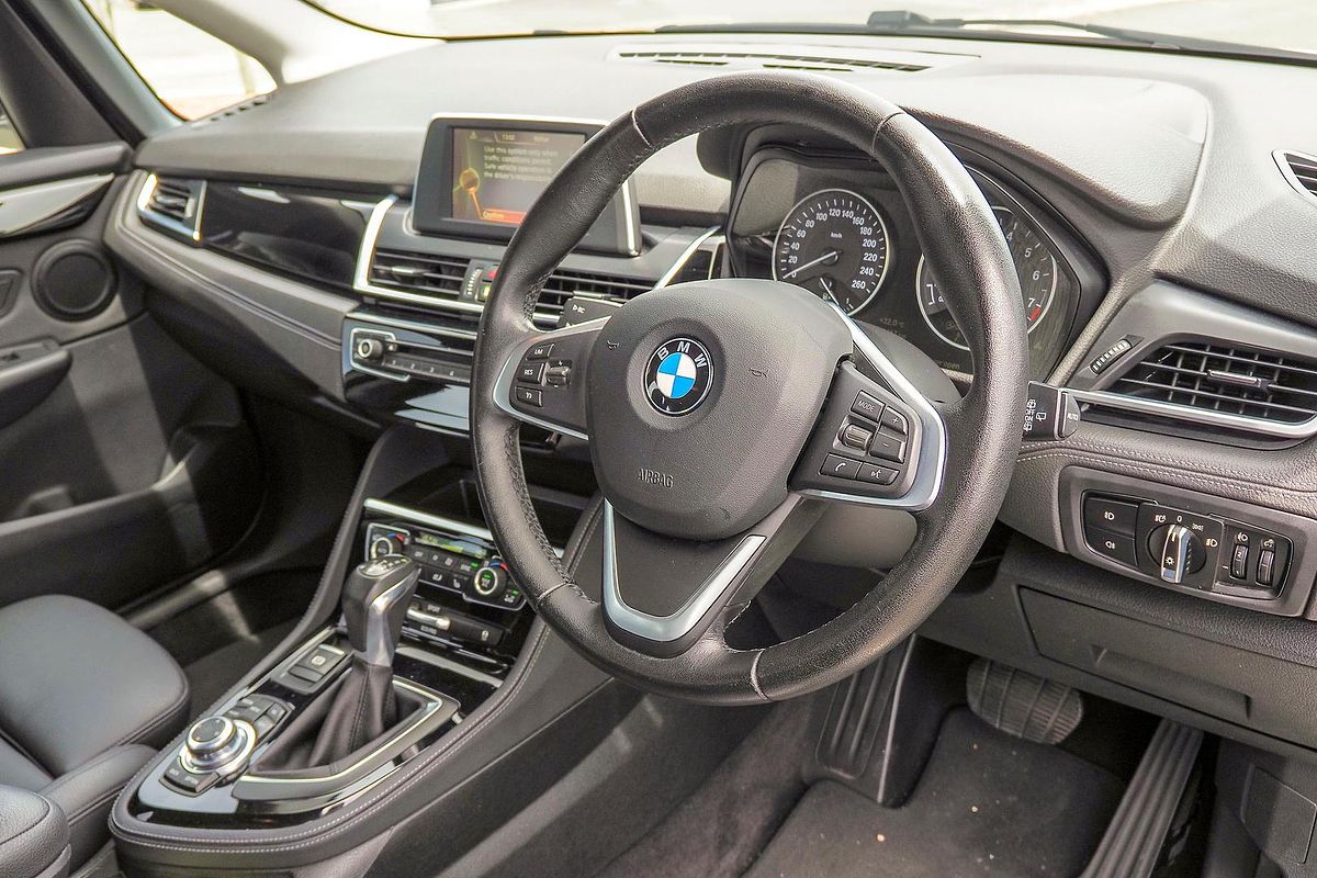 2015 BMW 2 Series 218i Sport Line F45