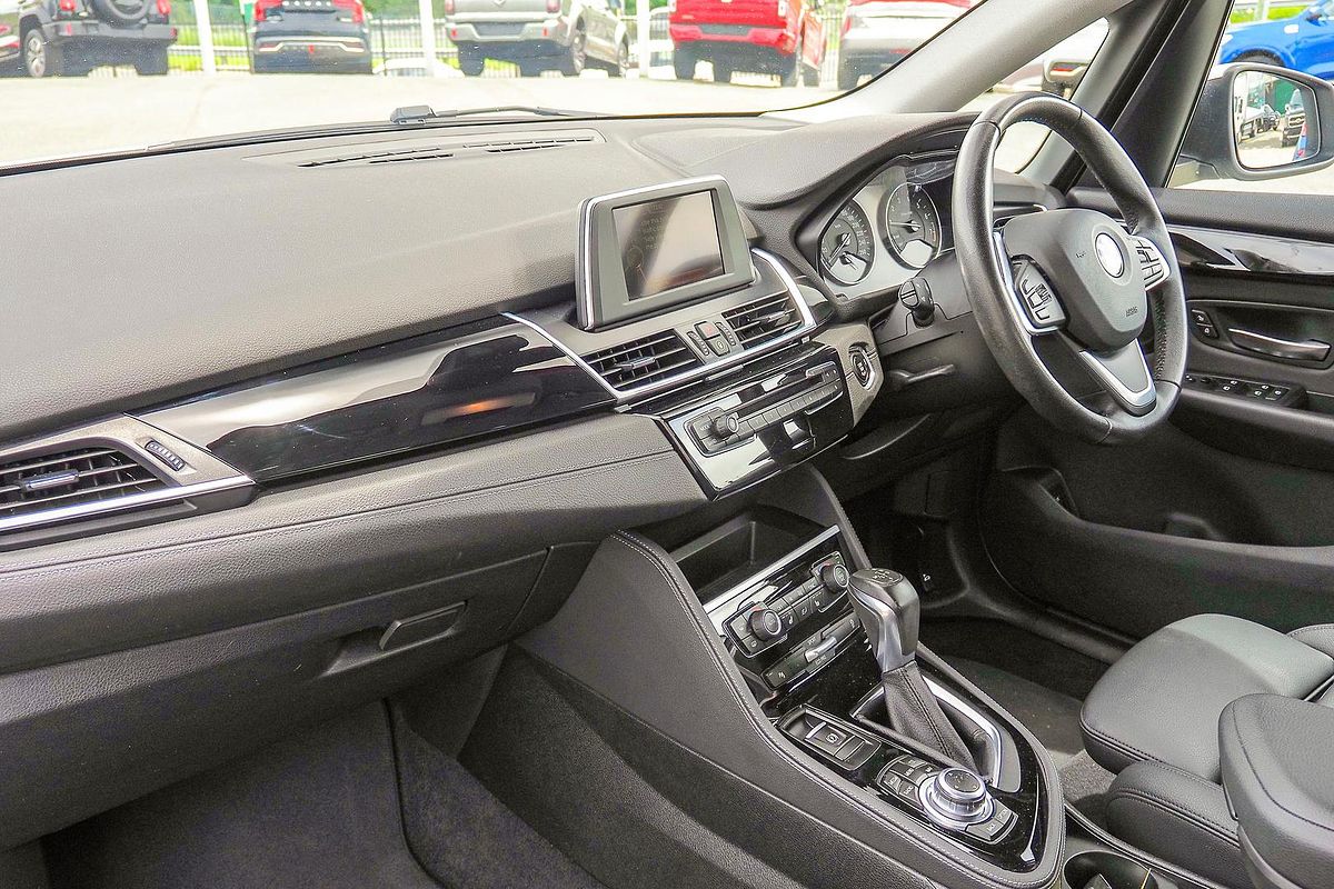 2015 BMW 2 Series 218i Sport Line F45