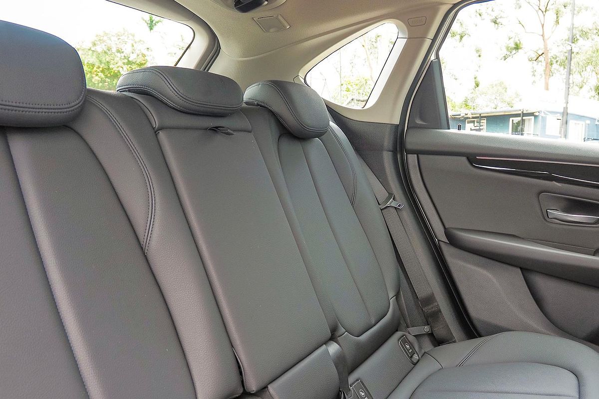 2015 BMW 2 Series 218i Sport Line F45