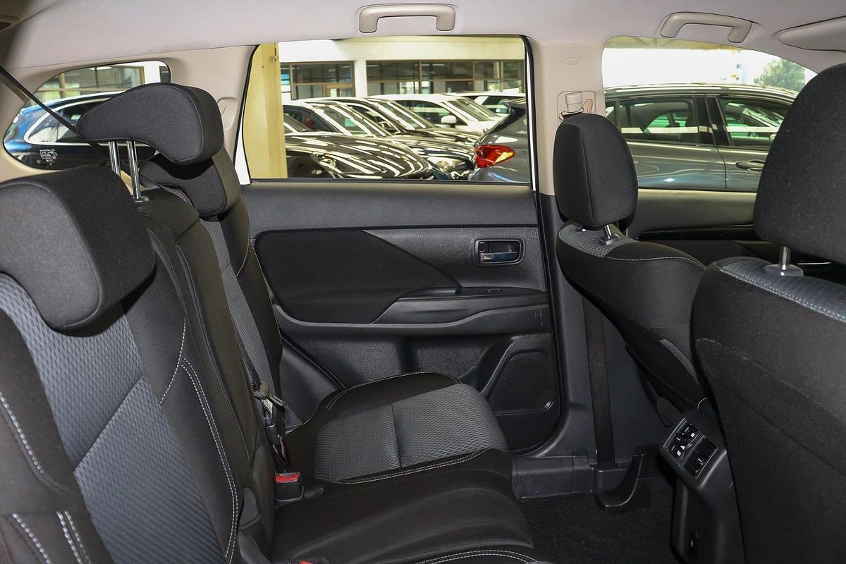 2020 Mitsubishi Outlander LS ZL