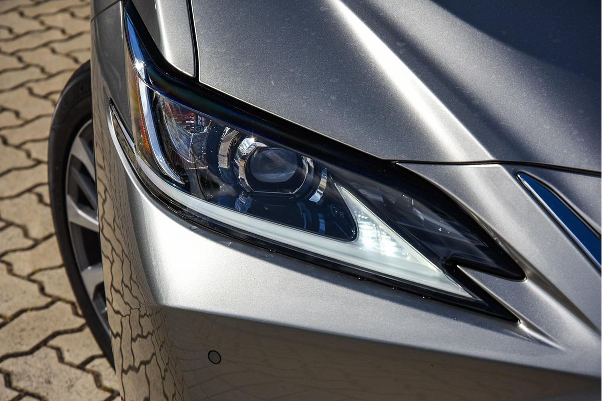2021 Lexus ES ES300h Luxury AXZH10R