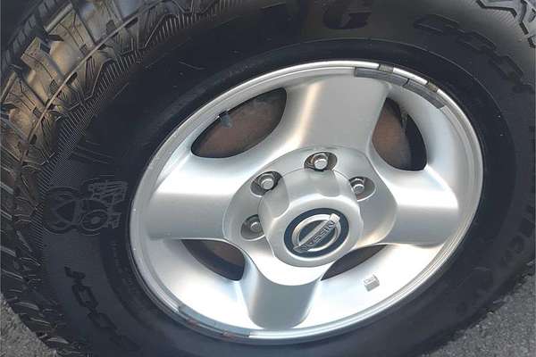 2013 Nissan NAVARA ST-R (4x4) D22 SERIES 5 4X4