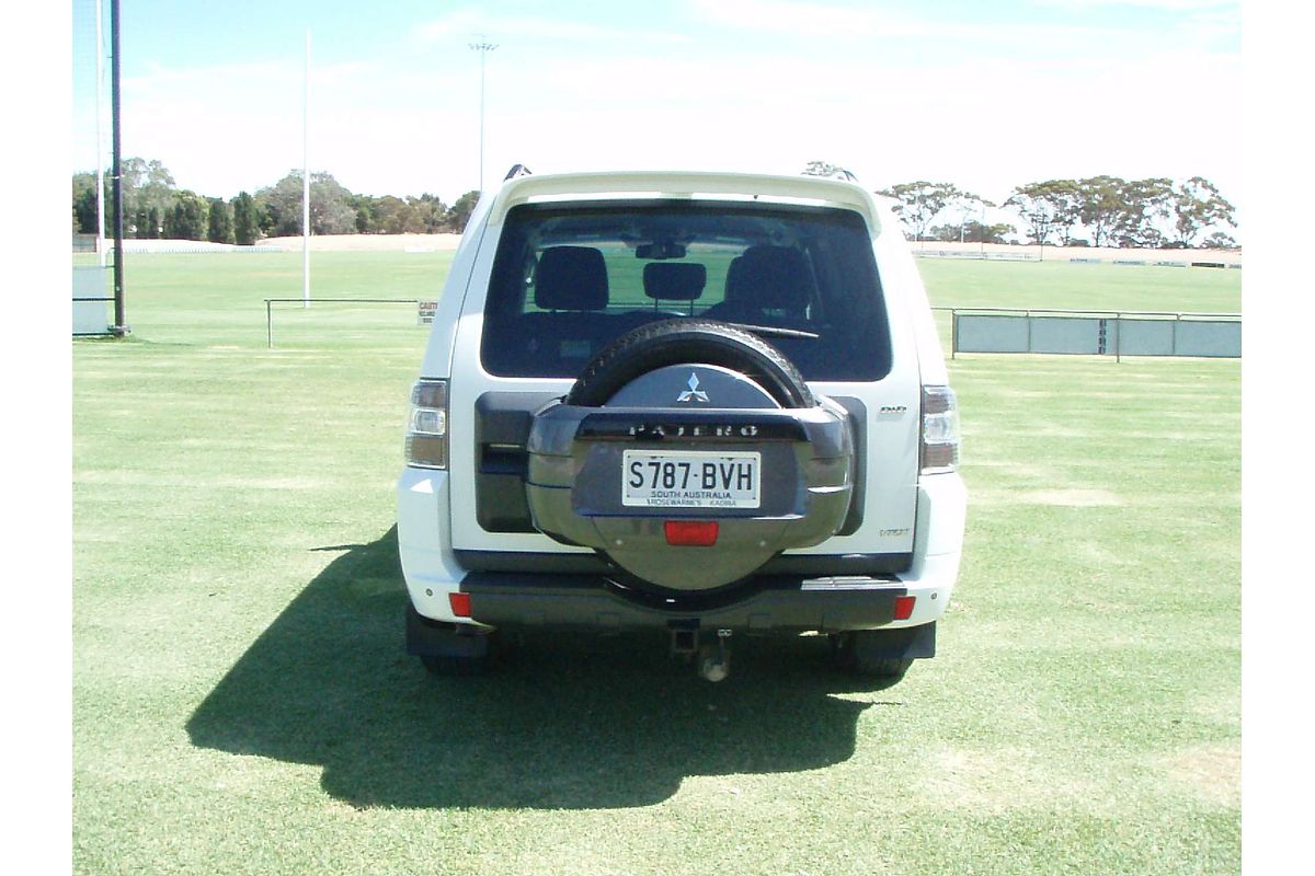 2013 Mitsubishi Pajero VR-X NW