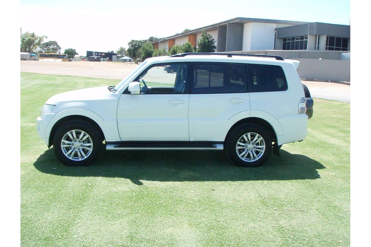 2013 Mitsubishi Pajero VR-X NW