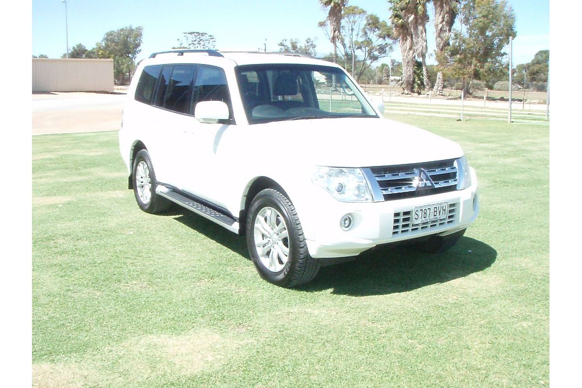 2013 Mitsubishi Pajero VR-X NW