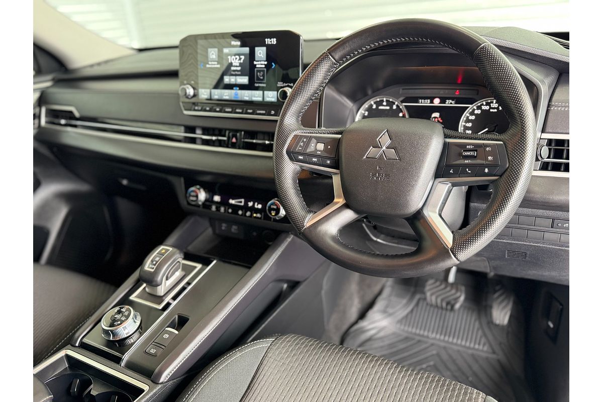 2023 Mitsubishi Outlander LS ZM