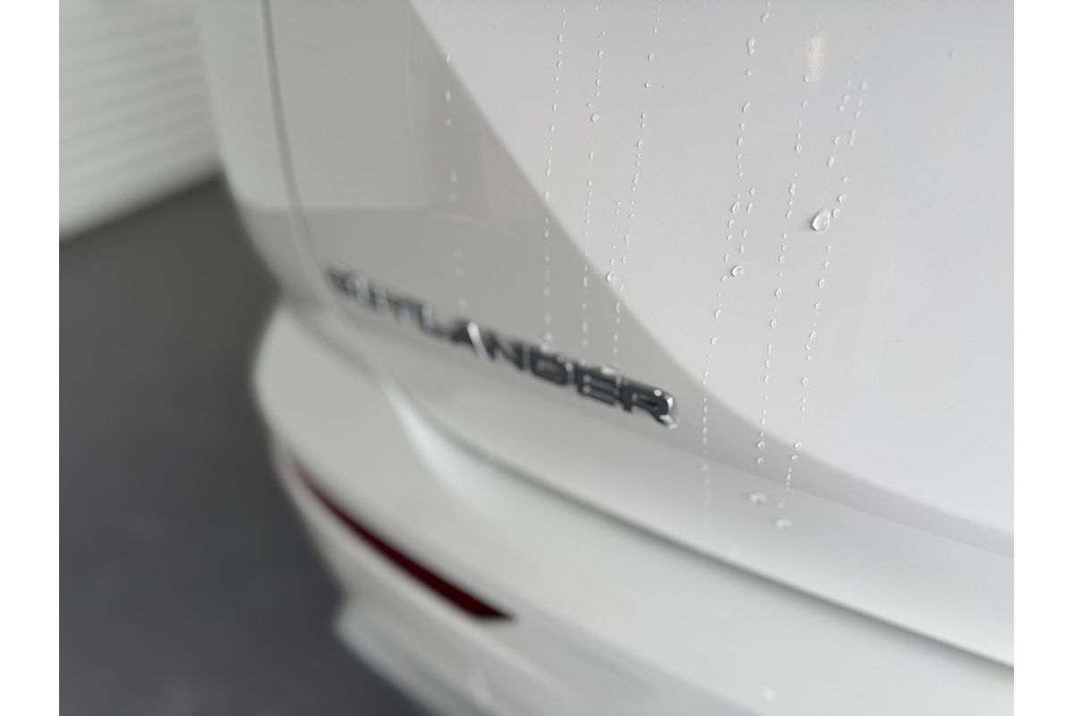 2023 Mitsubishi Outlander LS ZM