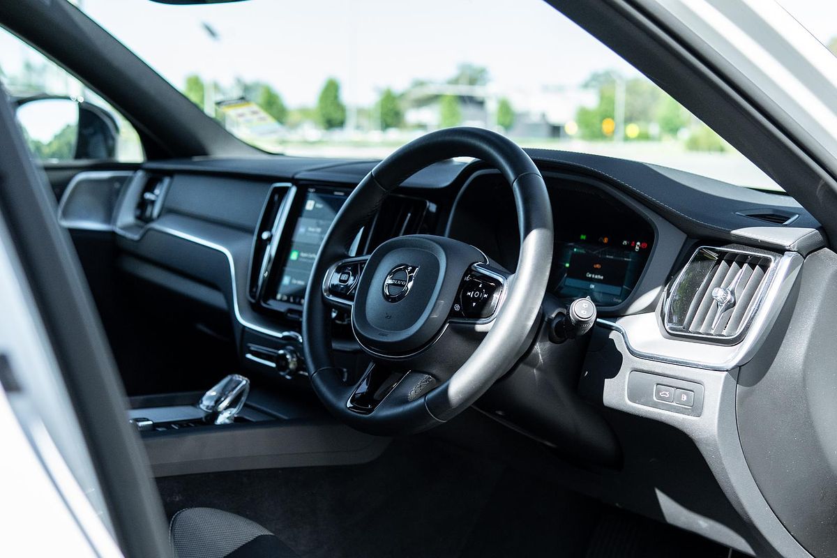 2022 Volvo XC60 Recharge Ultimate T8 Plug-In Hybrid