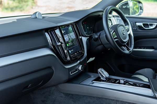 2022 Volvo XC60 Recharge Ultimate T8 Plug-In Hybrid