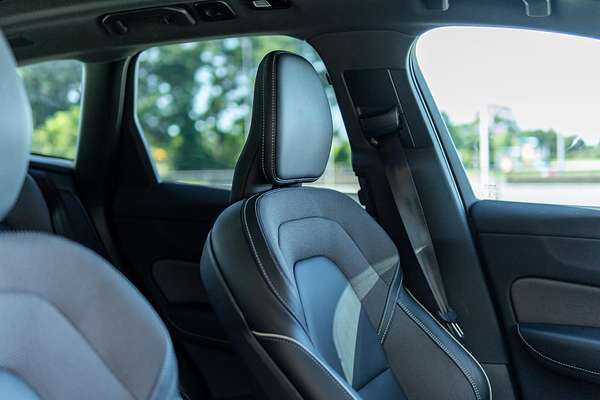 2022 Volvo XC60 Recharge Ultimate T8 Plug-In Hybrid