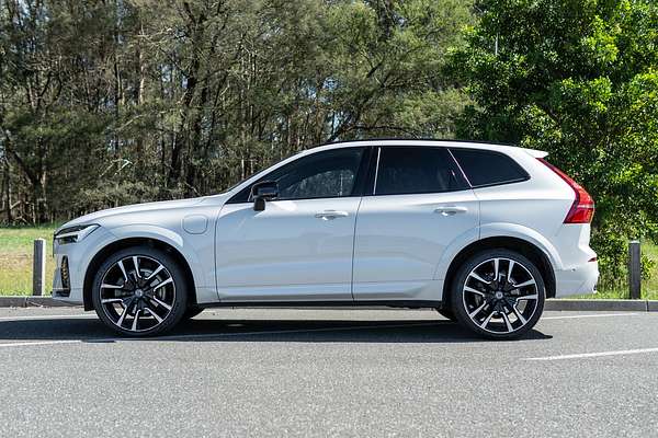 2022 Volvo XC60 Recharge Ultimate T8 Plug-In Hybrid