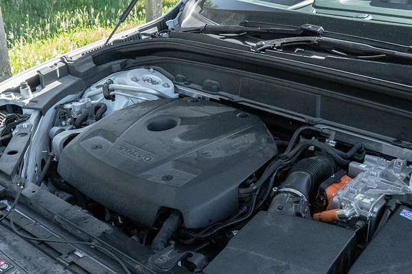 2022 Volvo XC60 Recharge Ultimate T8 Plug-In Hybrid