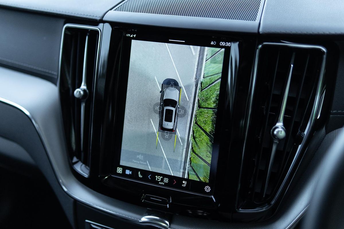 2022 Volvo XC60 Recharge Ultimate T8 Plug-In Hybrid