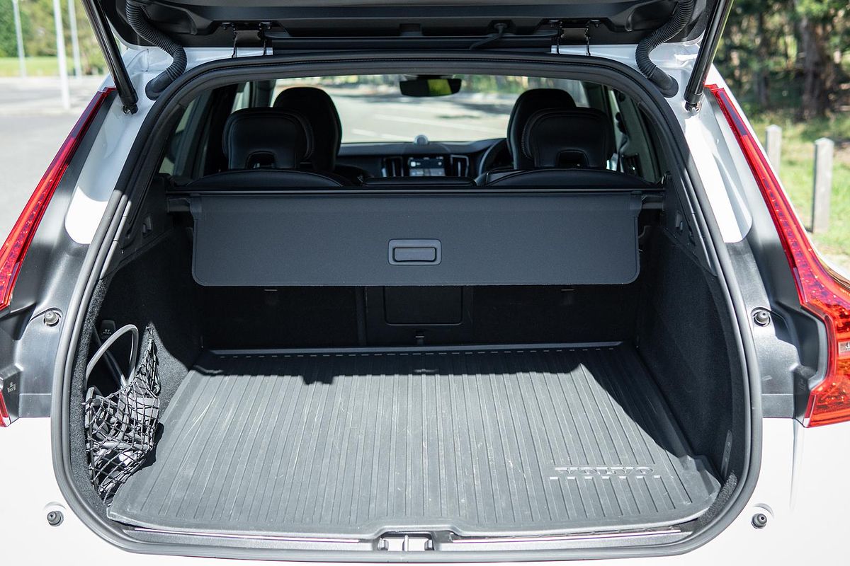2022 Volvo XC60 Recharge Ultimate T8 Plug-In Hybrid