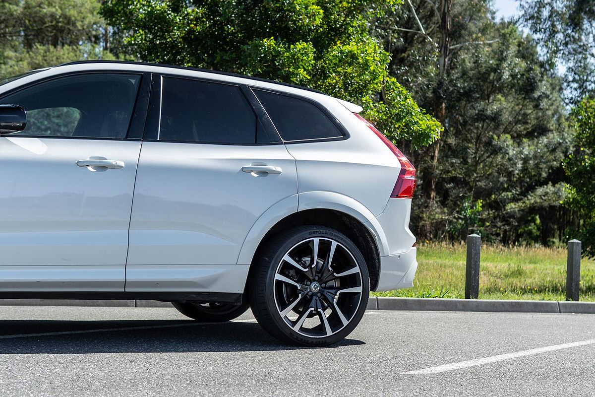 2022 Volvo XC60 Recharge Ultimate T8 Plug-In Hybrid