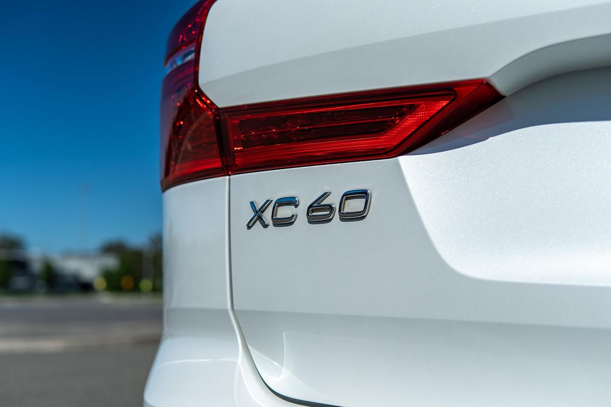 2022 Volvo XC60 Recharge Ultimate T8 Plug-In Hybrid