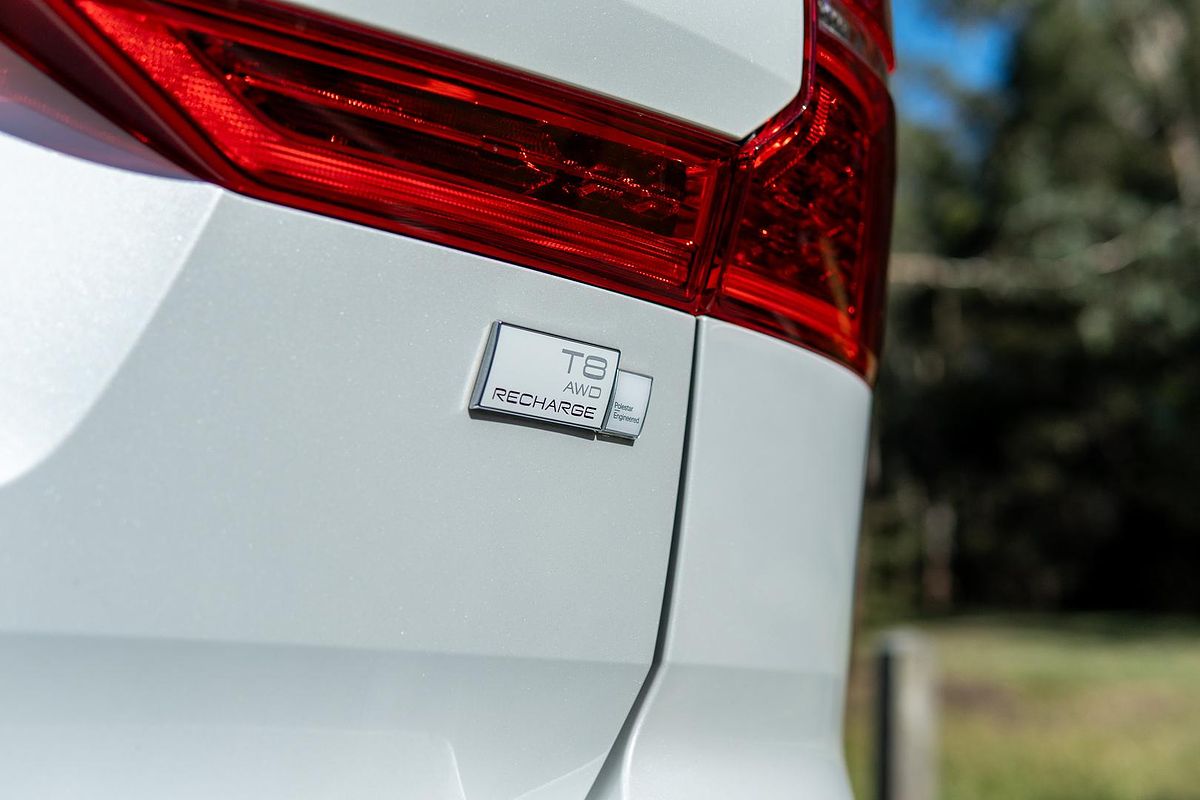 2022 Volvo XC60 Recharge Ultimate T8 Plug-In Hybrid