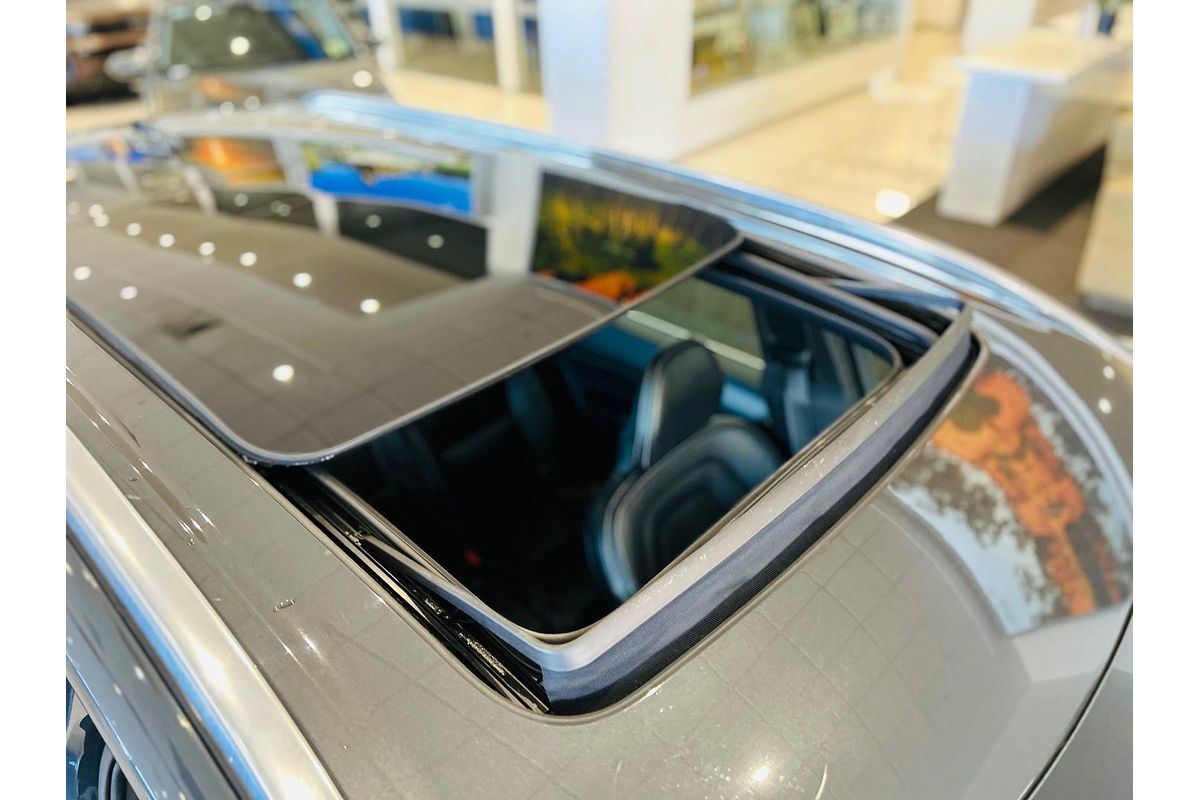 2016 Volvo XC90 T8 R-Design