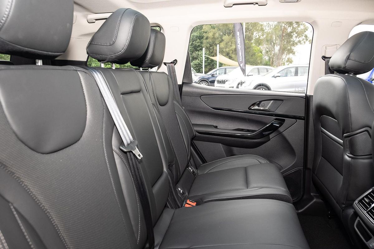 2024 Mahindra XUV700 AX7L Black Edition