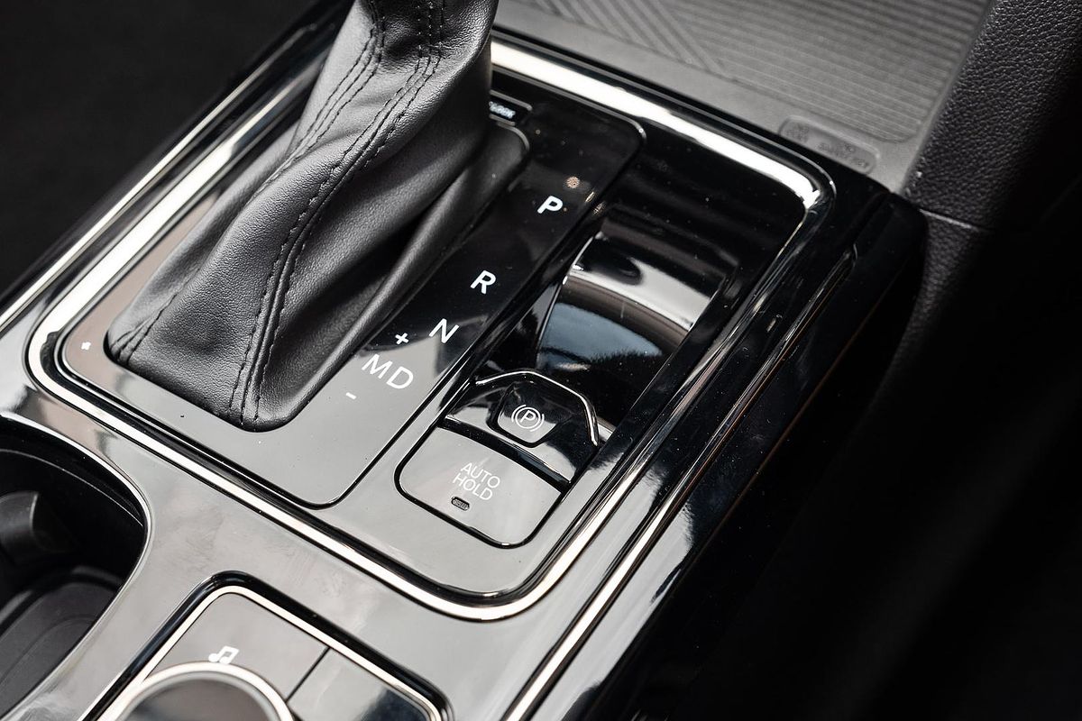 2024 Mahindra XUV700 AX7L Black Edition