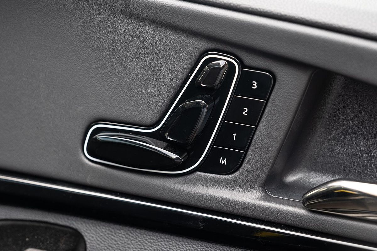 2024 Mahindra XUV700 AX7L Black Edition