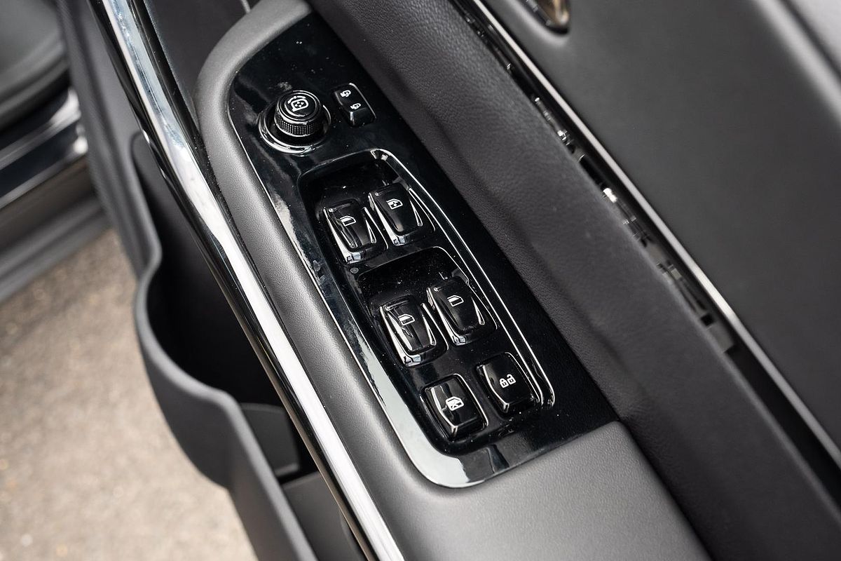 2024 Mahindra XUV700 AX7L Black Edition