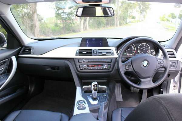 2012 BMW 318d F30