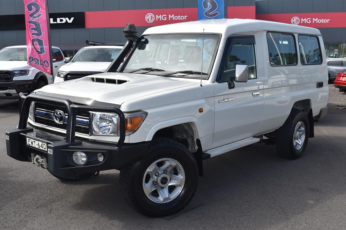 2017 Toyota Landcruiser GXL Troopcarrier VDJ78R