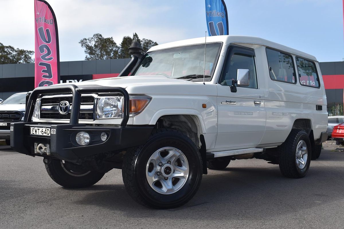 2017 Toyota Landcruiser GXL Troopcarrier VDJ78R