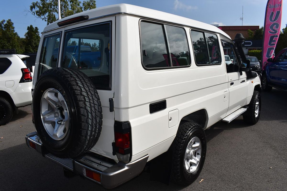 2017 Toyota Landcruiser GXL Troopcarrier VDJ78R
