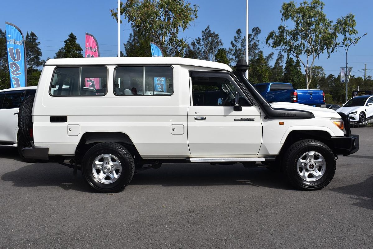 2017 Toyota Landcruiser GXL Troopcarrier VDJ78R
