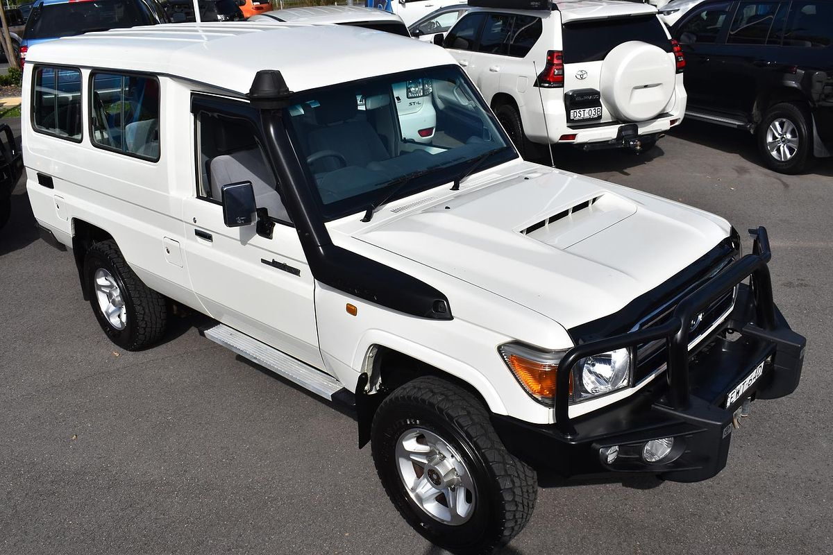 2017 Toyota Landcruiser GXL Troopcarrier VDJ78R