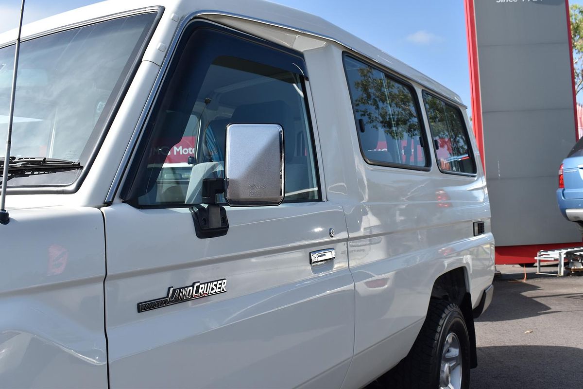 2017 Toyota Landcruiser GXL Troopcarrier VDJ78R