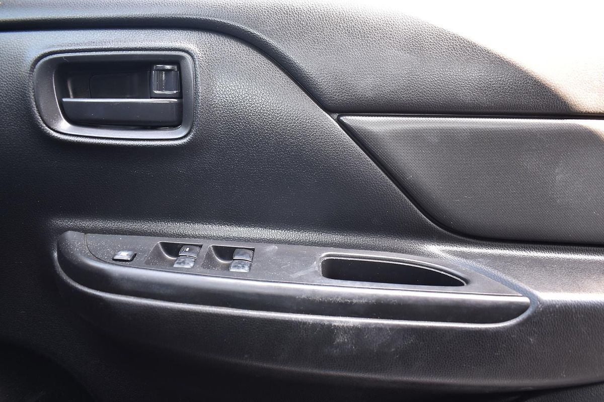 2019 Mitsubishi Triton GLX ADAS MR 4X4