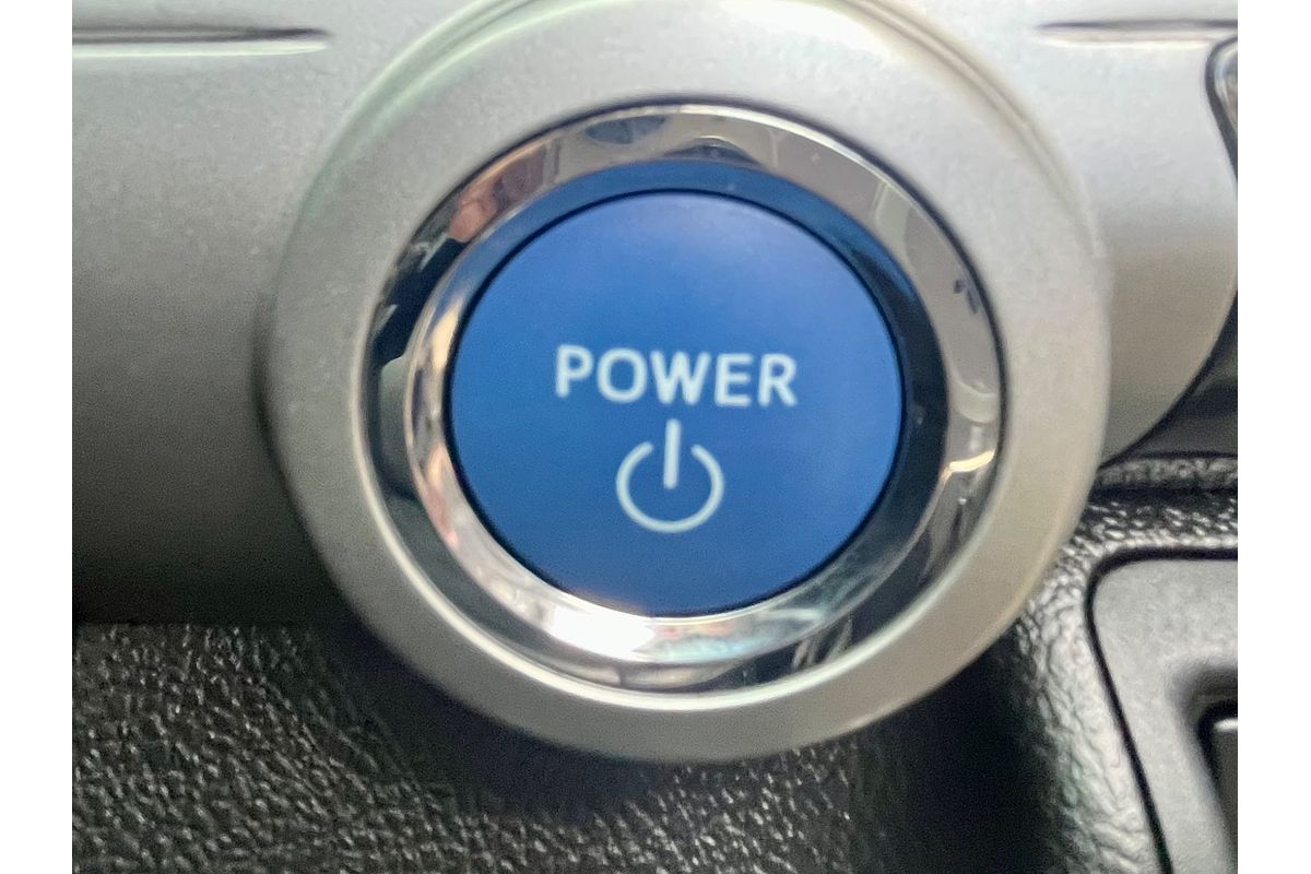 2016 Toyota Camry Atara SL AVV50R