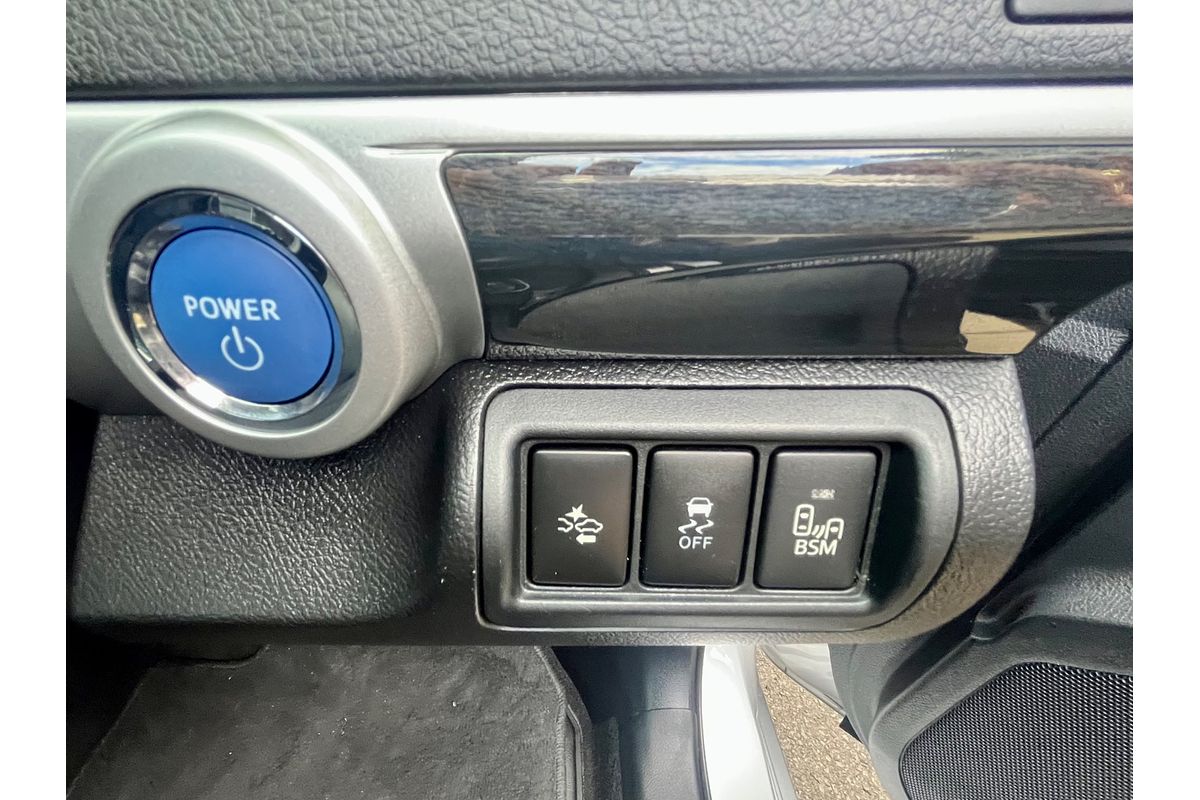2016 Toyota Camry Atara SL AVV50R