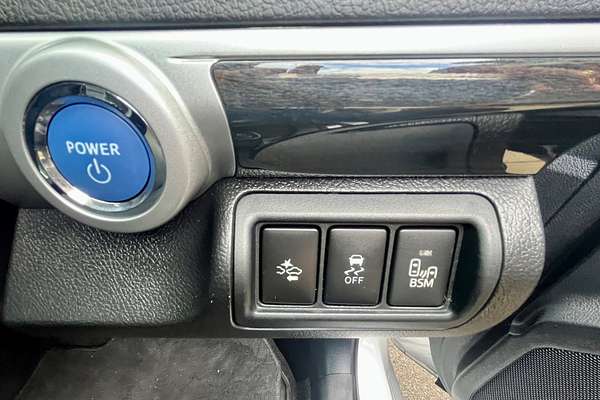 2016 Toyota Camry Atara SL AVV50R