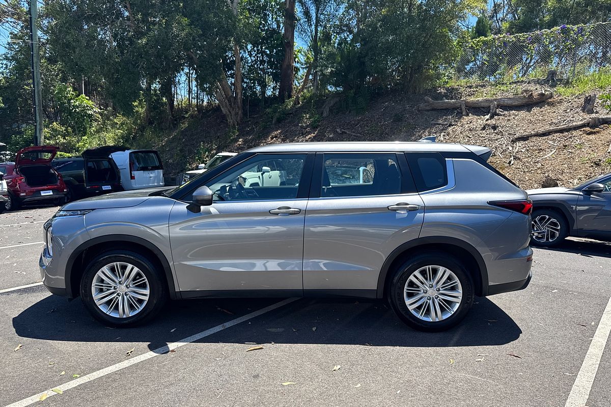 2023 Mitsubishi Outlander ES ZM