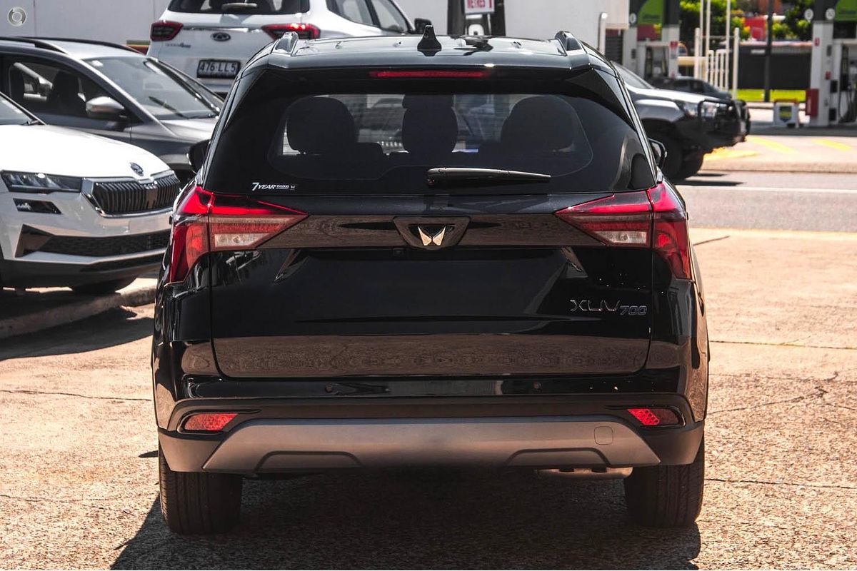 2024 Mahindra XUV700 AX7L Black Edition