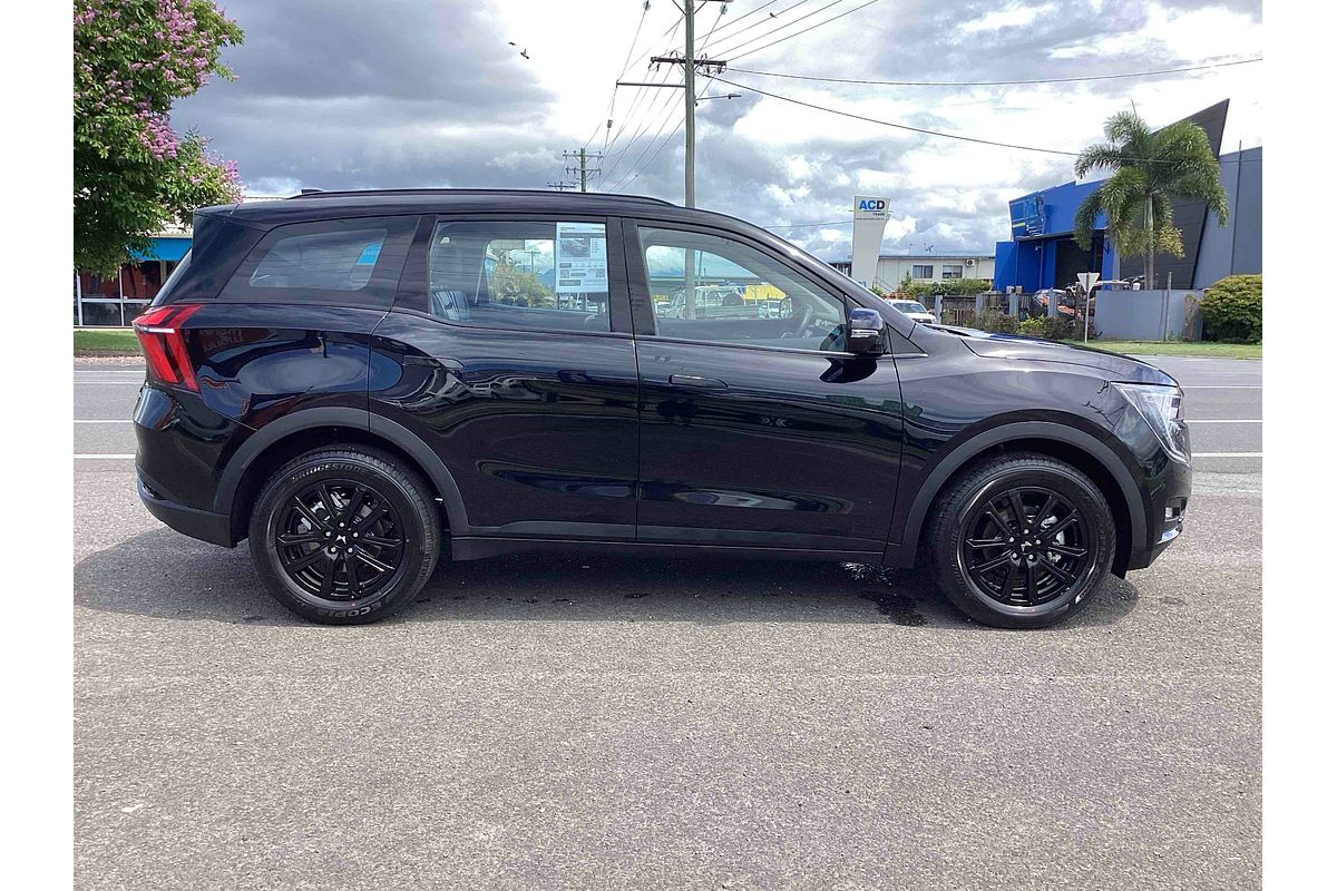 2024 Mahindra XUV700 AX7L
