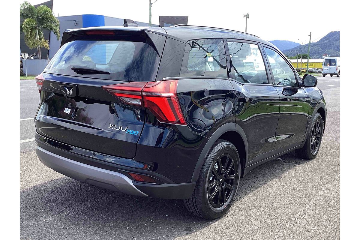 2024 Mahindra XUV700 AX7L