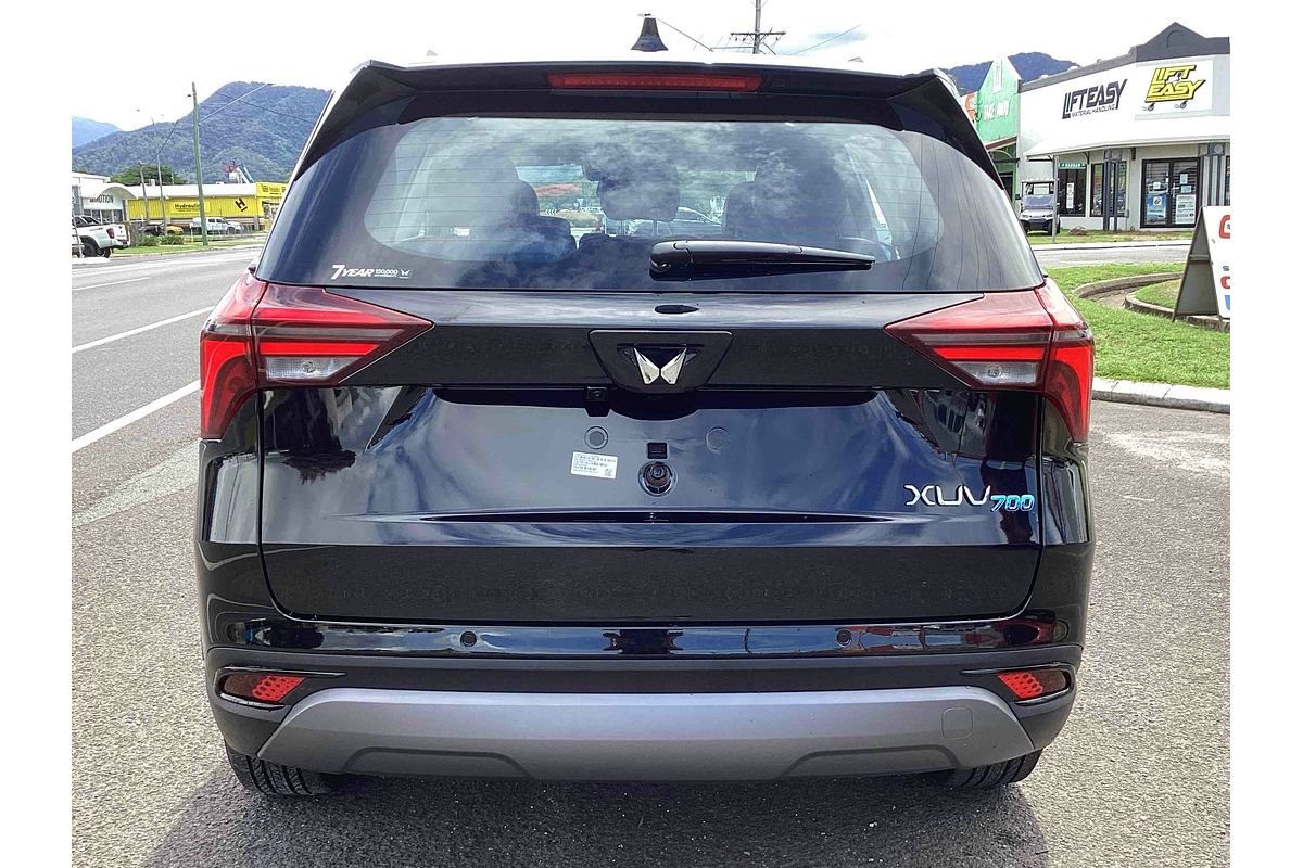 2024 Mahindra XUV700 AX7L
