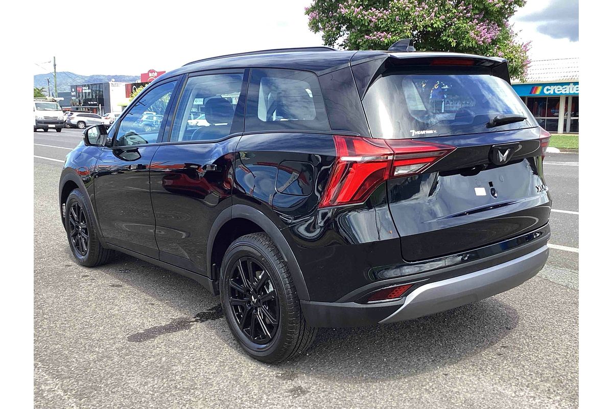 2024 Mahindra XUV700 AX7L