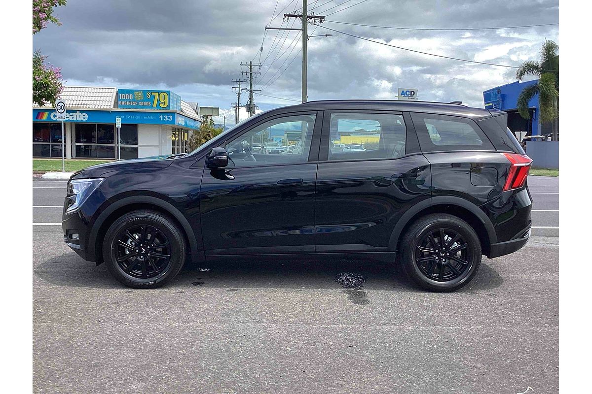2024 Mahindra XUV700 AX7L