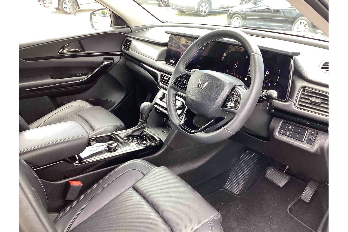 2024 Mahindra XUV700 AX7L