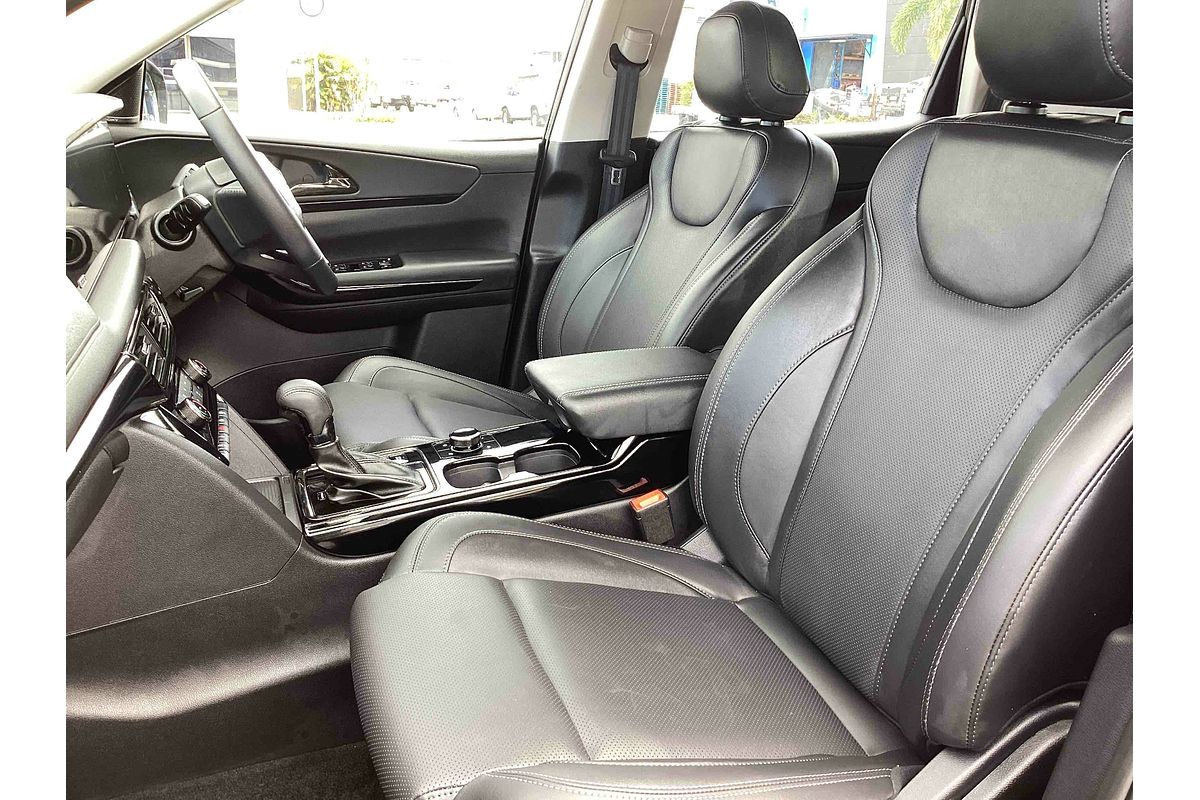 2024 Mahindra XUV700 AX7L