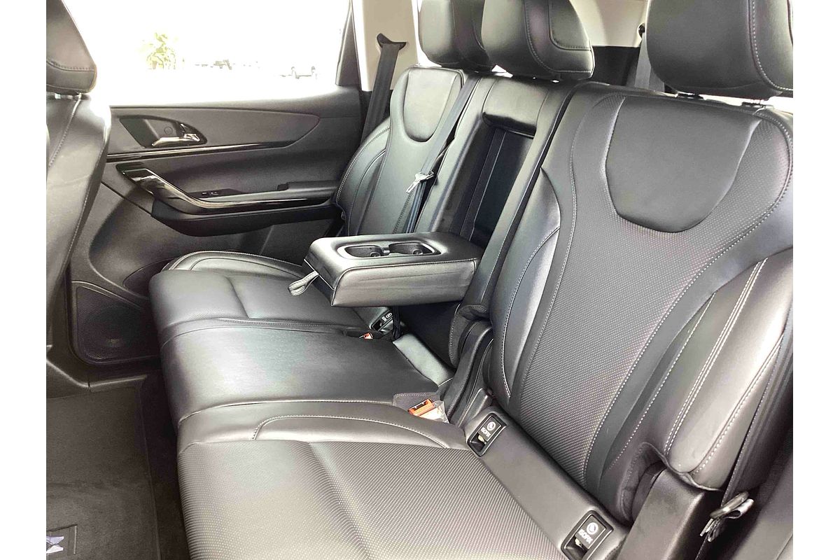 2024 Mahindra XUV700 AX7L